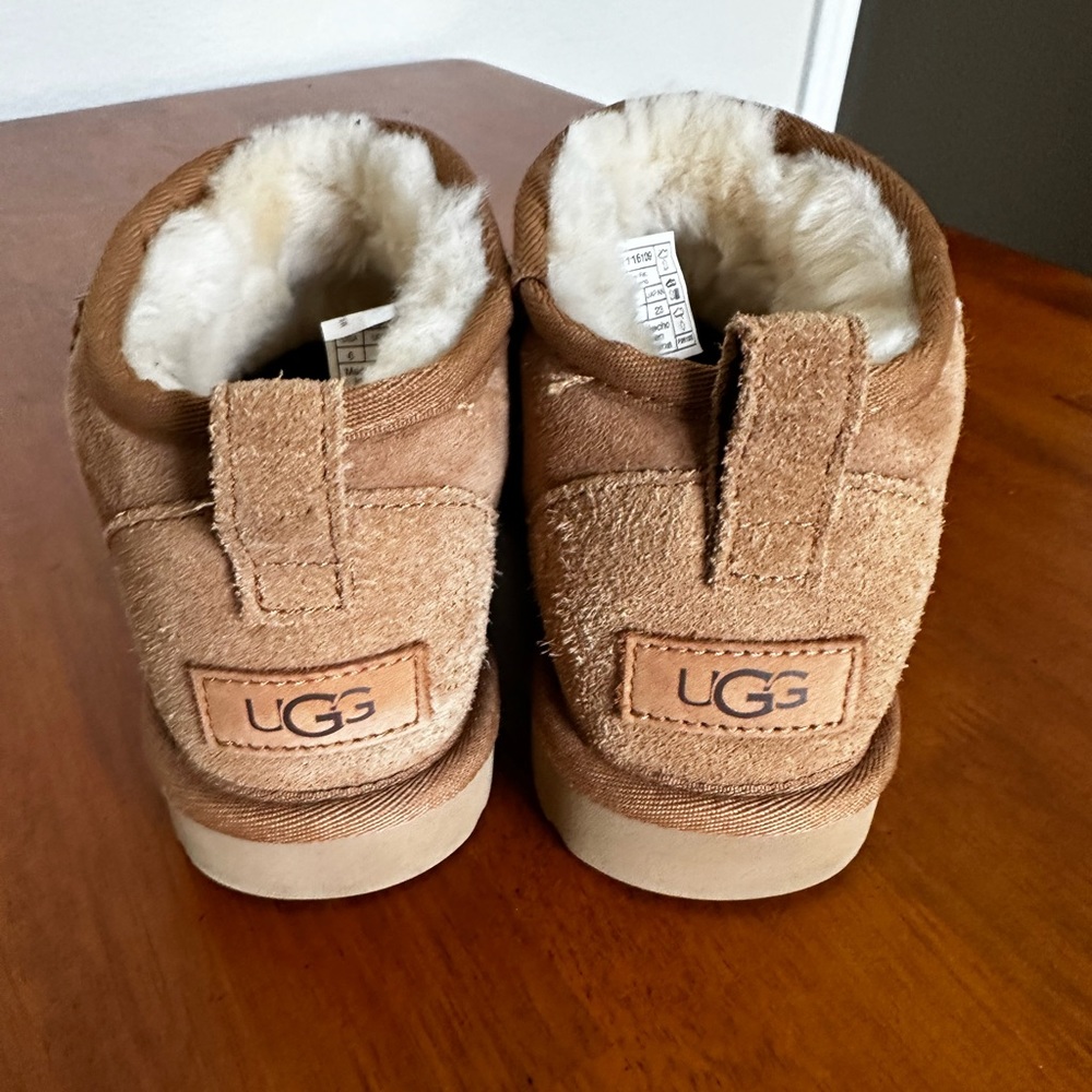 Ugg Mini in Sand